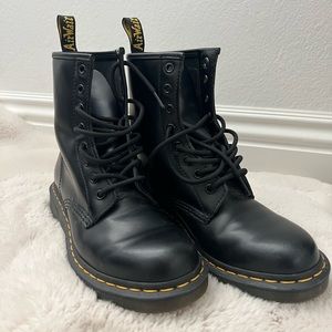 WOMEN’S DR. MARTENS